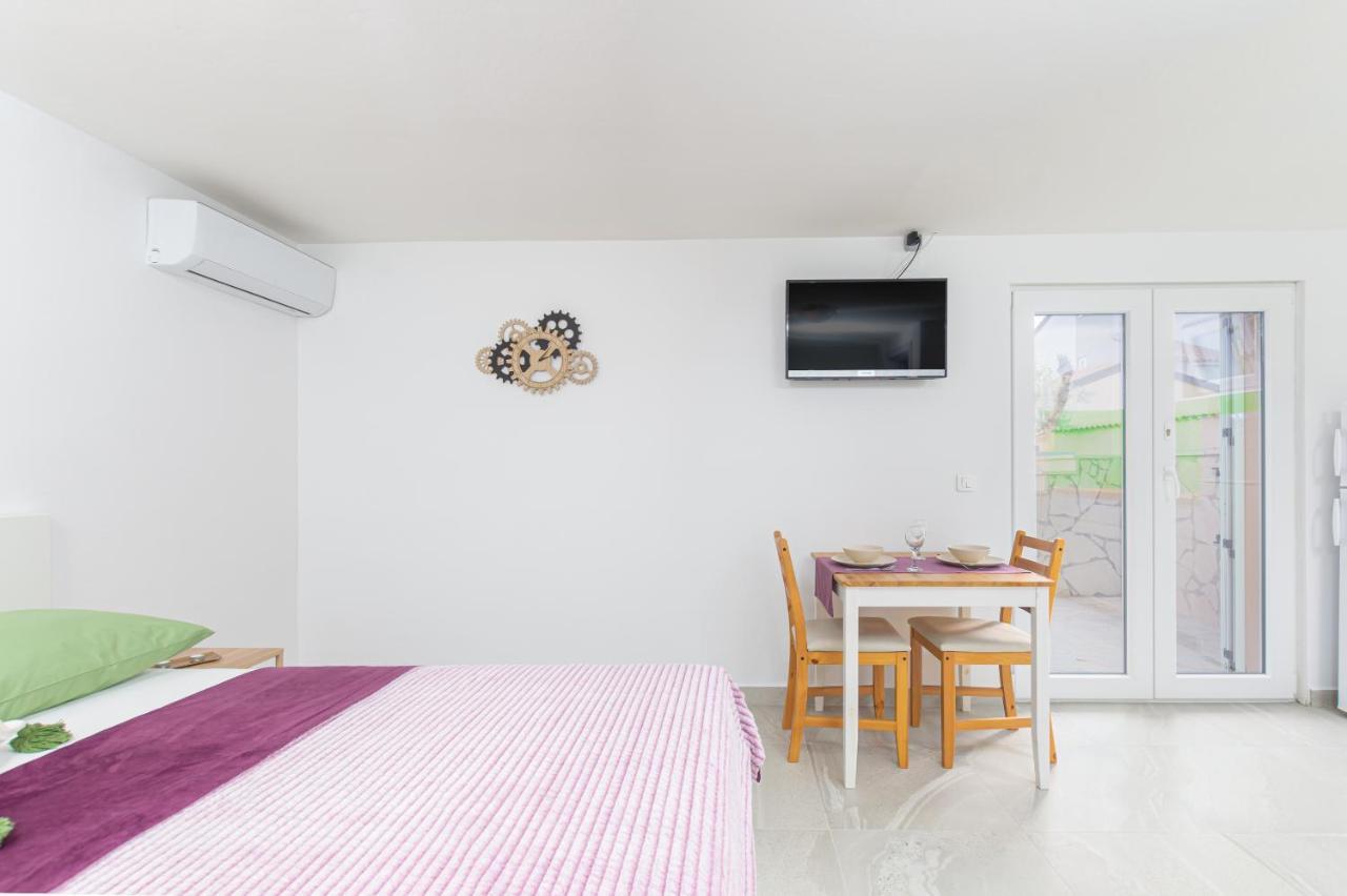 מדולין Studio Apartment Mali מראה חיצוני תמונה