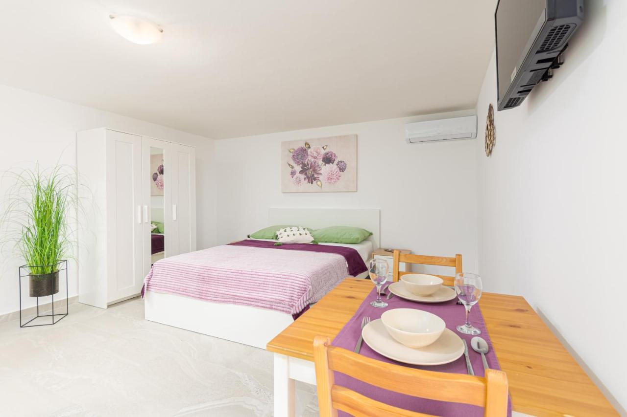 מדולין Studio Apartment Mali מראה חיצוני תמונה
